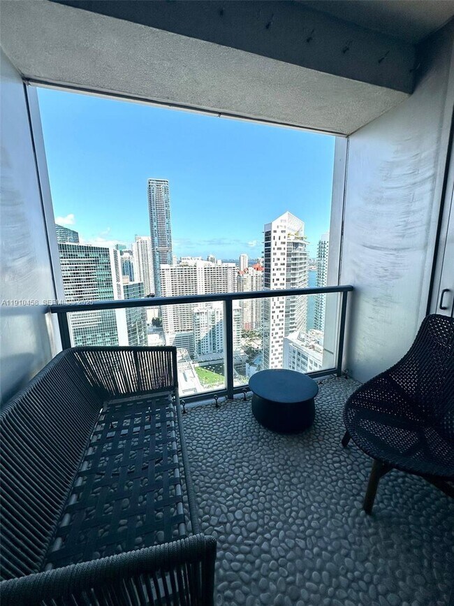 Building Photo - 1425 Brickell Ave