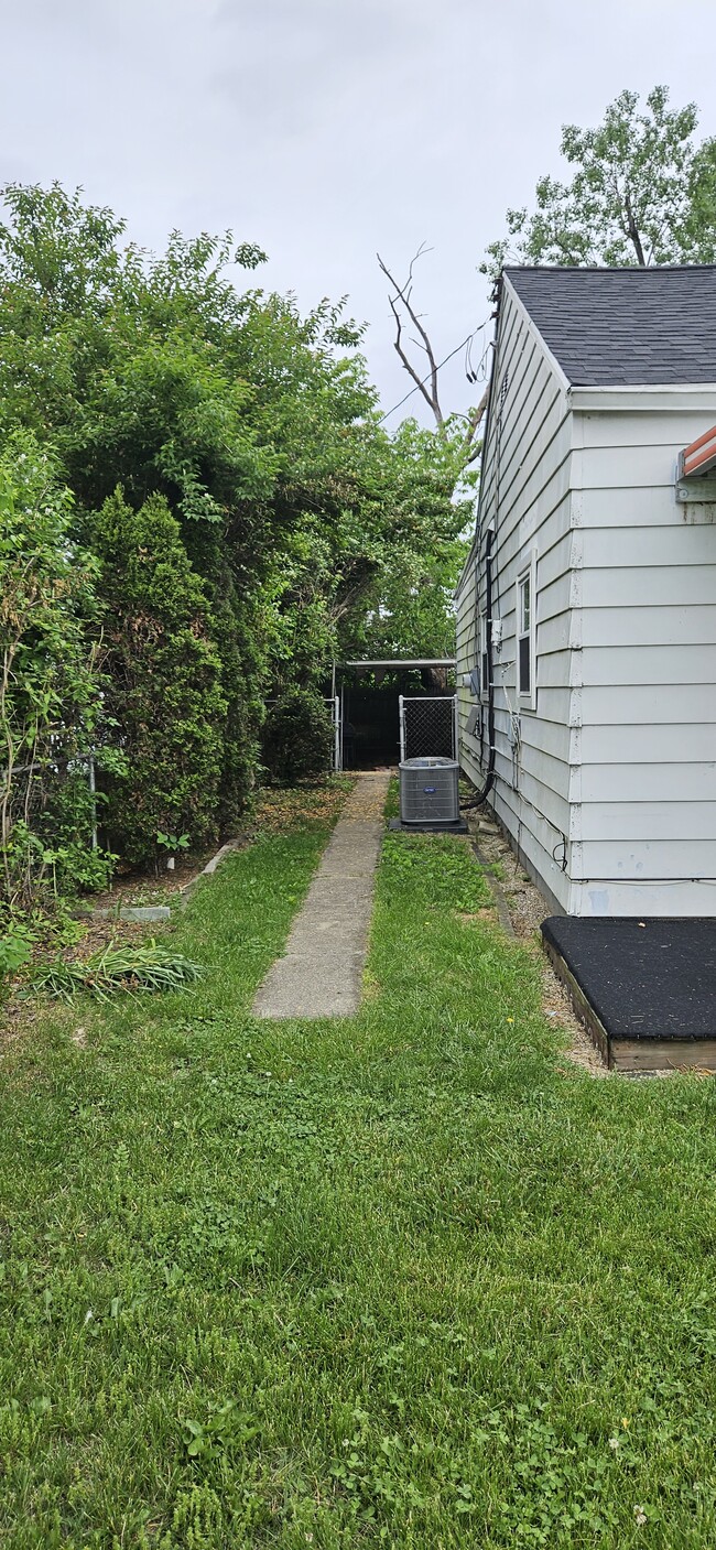 Building Photo - 2085 Bellefontaine Ave