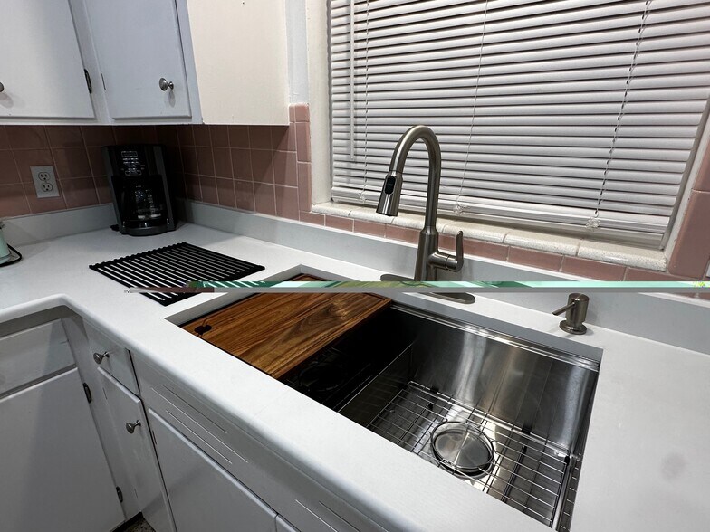 Building Photo - 3605 Iroquois Ave