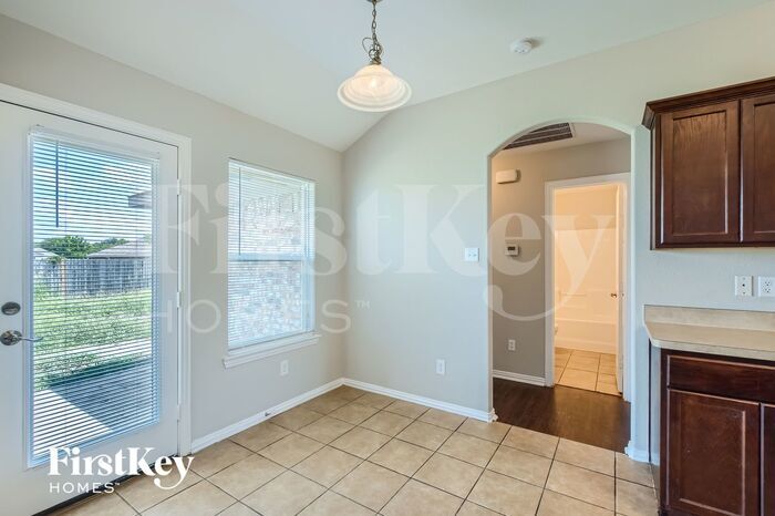 Building Photo - 1818 Willowbrook Dr