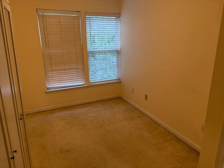 Building Photo - 5823 Pearson Ln