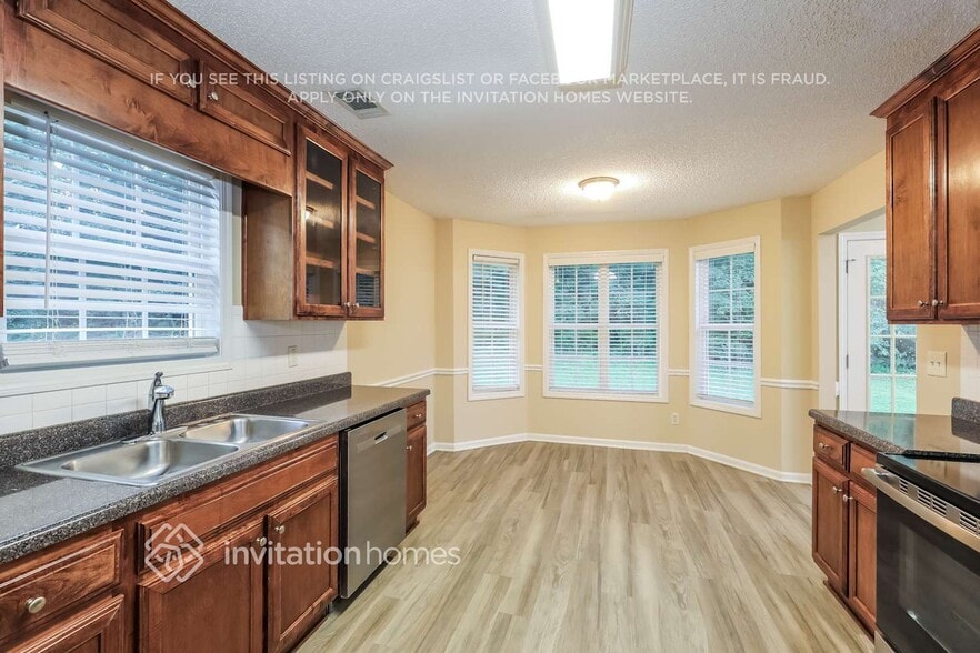 Building Photo - 303 Peachtree Cir