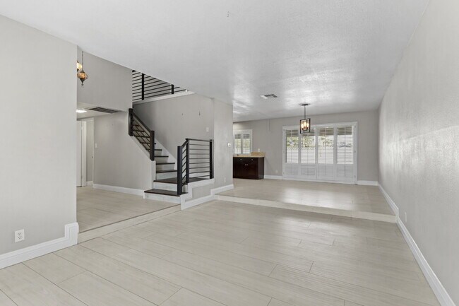 Building Photo - Welcome to your entertainers dream home!