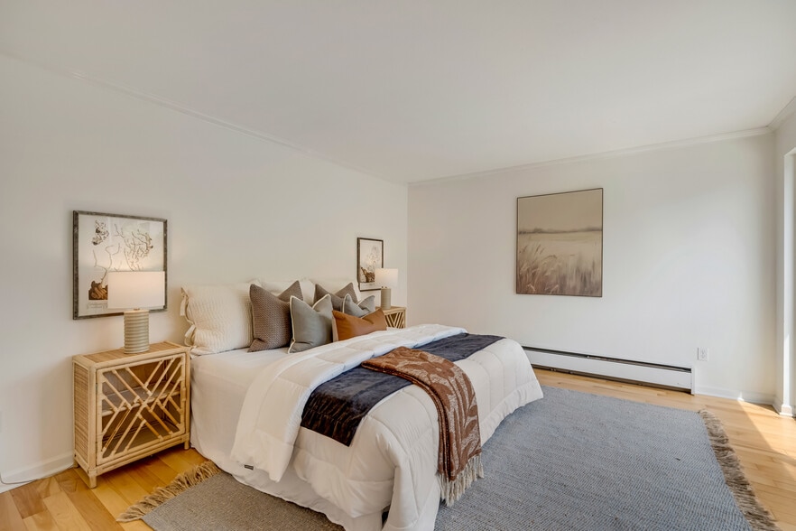 Master Bedroom - 202 W Olympic Pl