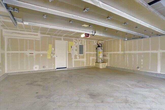 Building Photo - For Rent: Spacious 4BR/3.5BA Newer Home in...