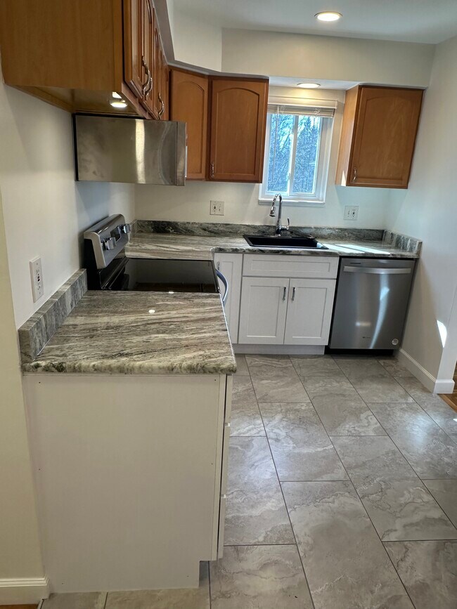 Building Photo - 100 W Hickory Grove Rd