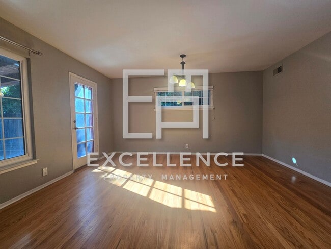 Building Photo - Willow Glen 3 Bedroom + Office With Attached Bathroom, Yard with Covered Patio, Strict One Pet Ne...