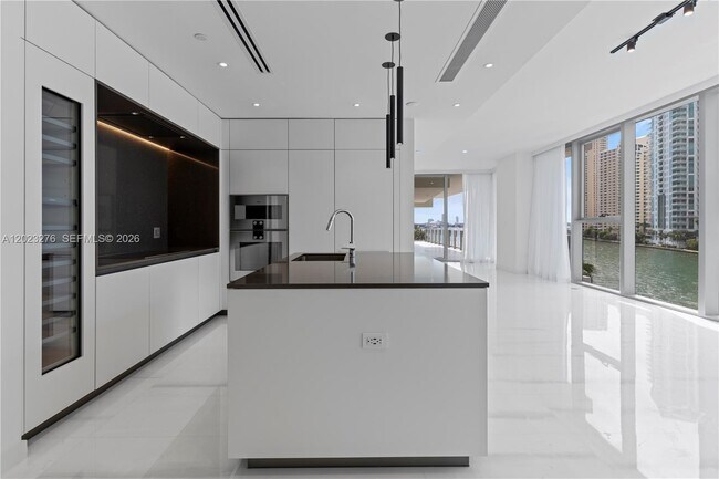 Building Photo - 300 Biscayne Blvd Way