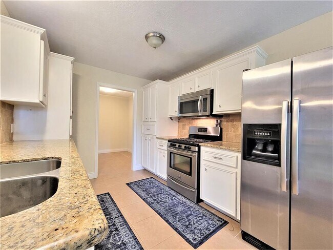Building Photo - 721 Academy Ln