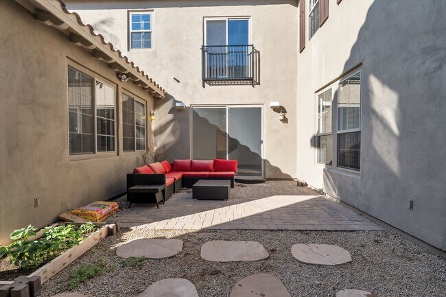 Building Photo - Highly Upgraded SPACIOUS home in desirable Aviano in Desert Ridge!