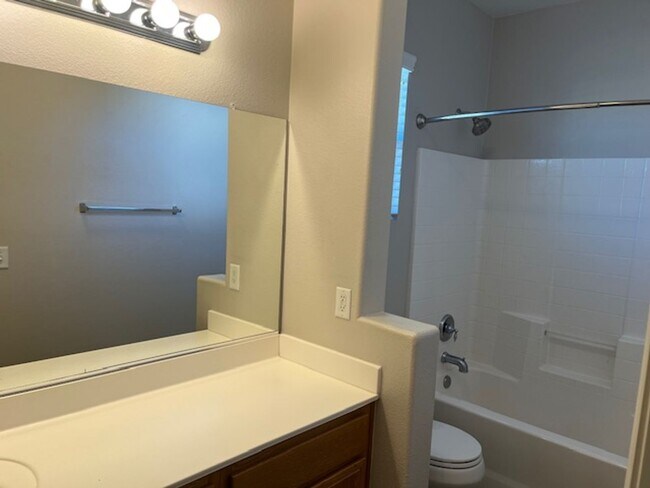 Building Photo - Rancho Bella Vista 3 bedroom on quiet cul-...