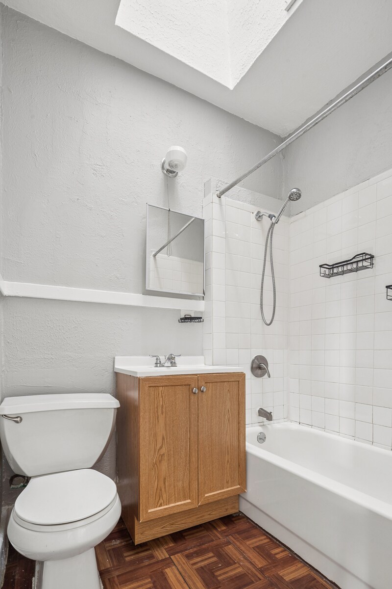 Building Photo - 225 Glenridge Ave
