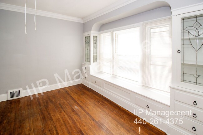 Building Photo - 3589 Chelton Rd