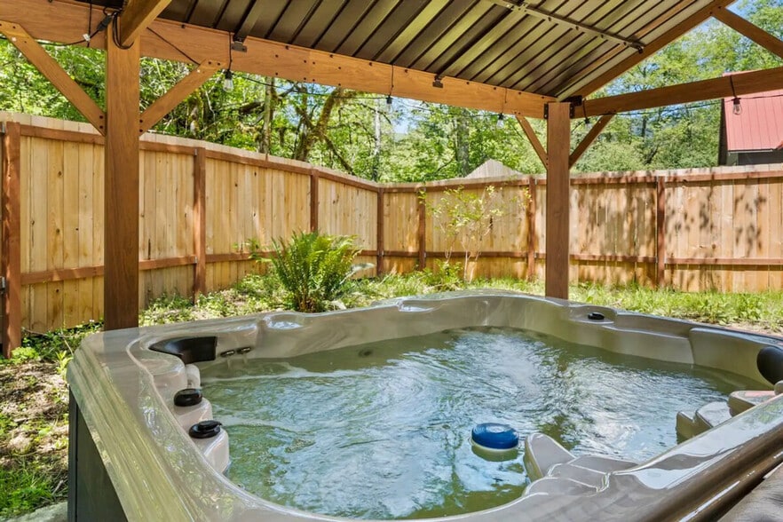 Building Photo - 253 Skate Creek Rd N