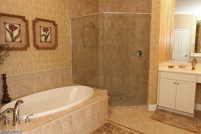 Building Photo - 12060 Toscana Way