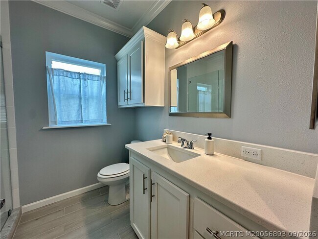 Building Photo - 397 NE Cabana Way