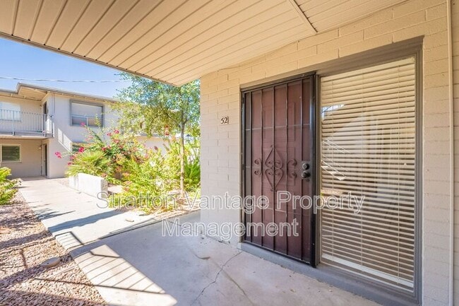 Building Photo - 4114 E Calle Redonda