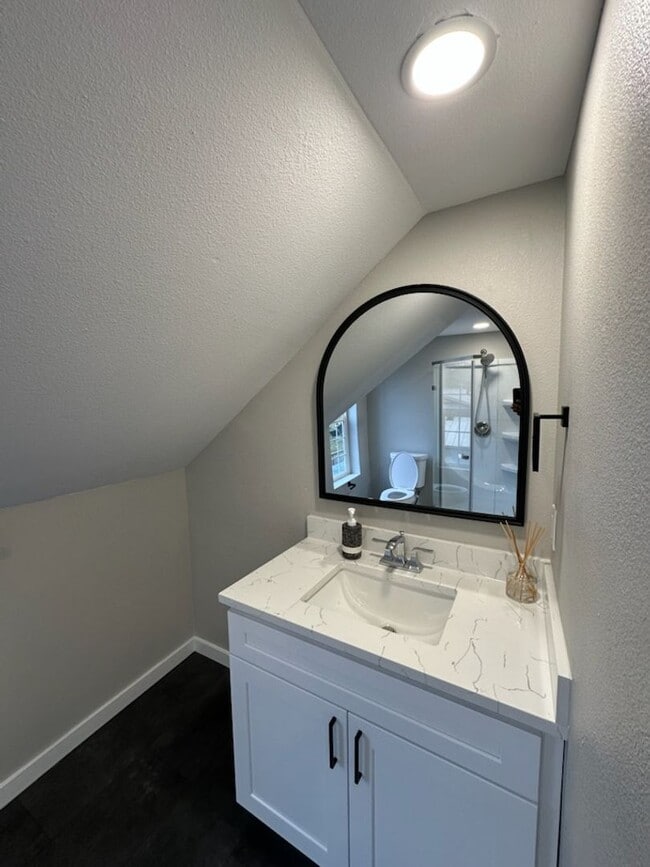 Building Photo - Tucked Away in Steilacoom