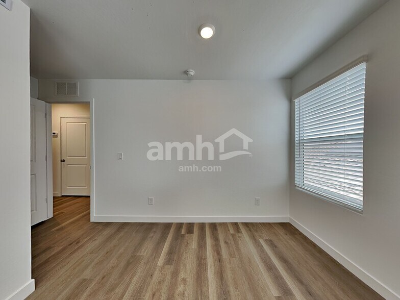 Building Photo - 20177 W Thomas Rd