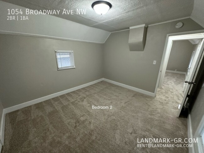 Building Photo - Updated 2-3 Bed, 1-Bath – First Month $1,0...