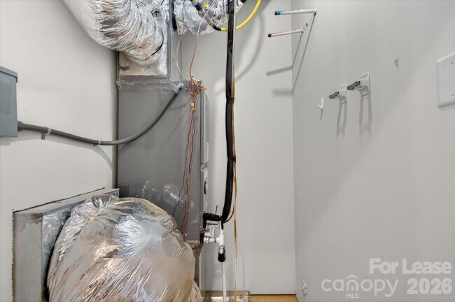 Building Photo - 5201 Valley Stream Rd