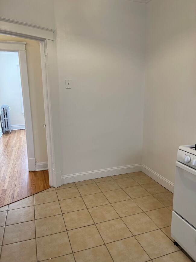 Building Photo - 6970 N Sheridan Rd