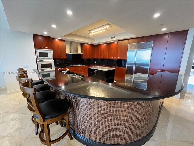 Building Photo - 6000 Island Blvd