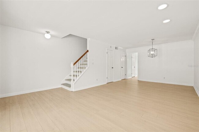 Building Photo - 609 S Glen Ave