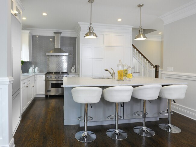 Building Photo - 200 Davis Ave