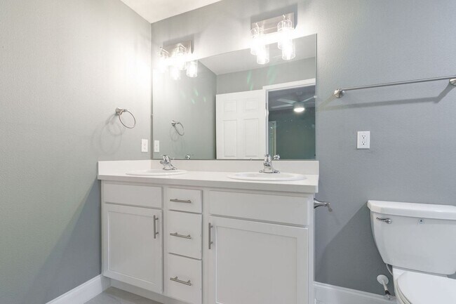 Building Photo - 2462 Ensenada Ln