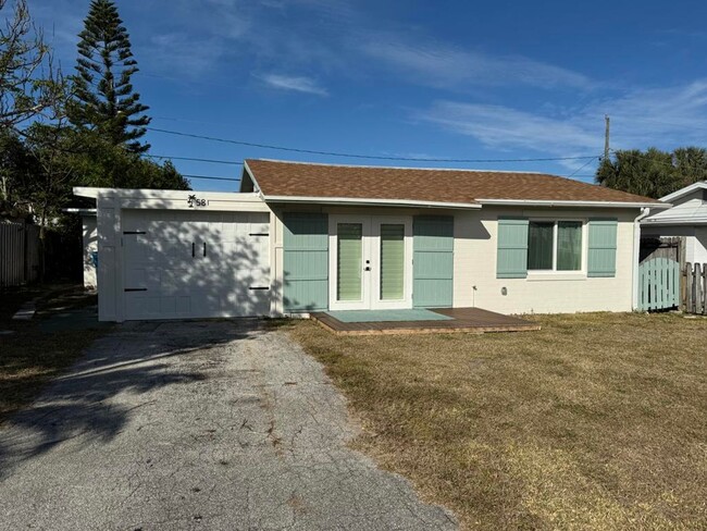 Primary Photo - Remodeled 2/1 Beachside Bungalow