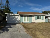 Building Photo - Remodeled 2/1 Beachside Bungalow