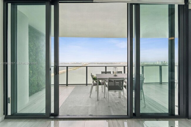 Building Photo - 3131 NE 7th Ave