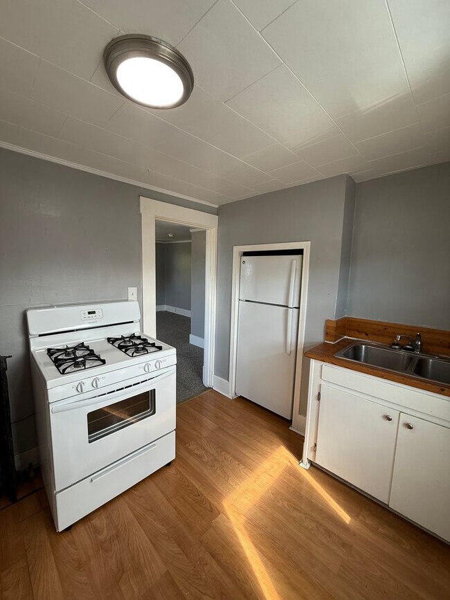 Building Photo - 1304 Ellis St