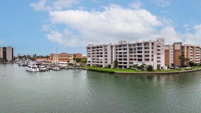 Building Photo - 450 Treasure Island Causeway