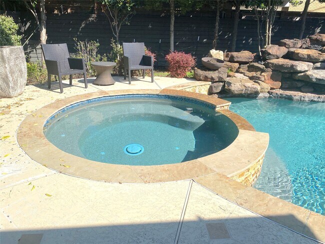 Building Photo - 4642 Devon St