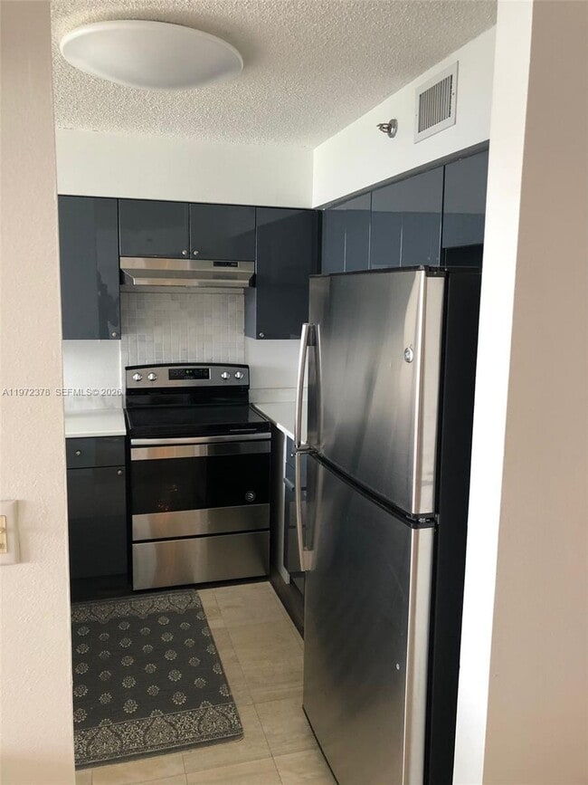 Building Photo - 3600 Mystic Pointe Dr