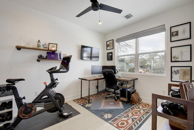 Building Photo - 1411 Cometa St