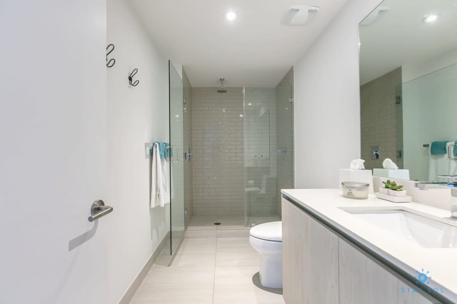 Building Photo - 4010 S Ocean Dr