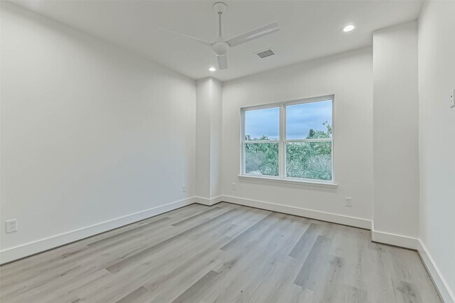 Building Photo - 7709 Earl Rudder Wy