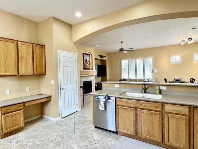 Building Photo - 909 W Leatherleaf Dr