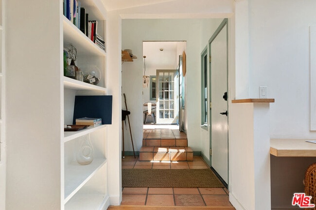 Building Photo - 913 Fernwood Pacific Dr