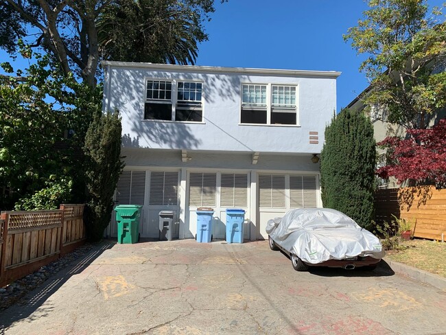 Building Photo - Rare ground floor rental in Elmwood district