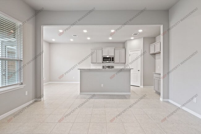 Building Photo - 748 Gingham Trl