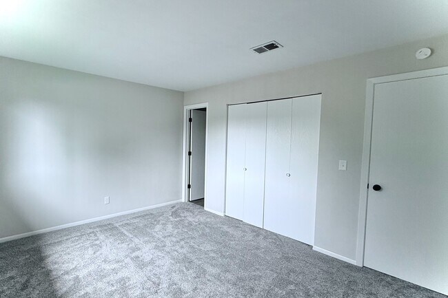 Building Photo - 5102 25th Ave Ct