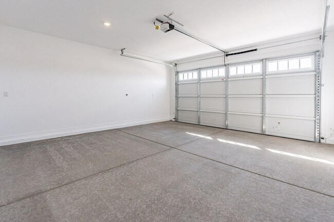 Building Photo - Modern Elegance in the Heart of Asante – L...