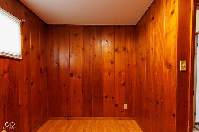 Building Photo - 1102 N Somerset Ave