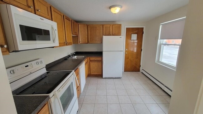 Building Photo - 6 Whitman Rd