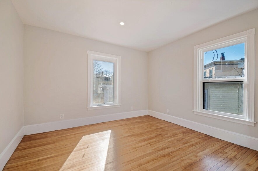Building Photo - 29A Pine St