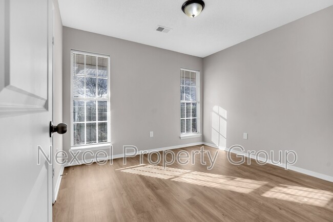 Building Photo - 10212 Oak Leaf Dr